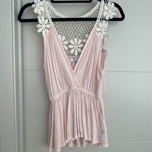 Beautiful tank with woven flowers